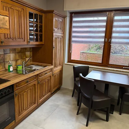 Wg-zimmer-monteurzimmer-ferienwohnung Bis 10 Personen Appartement
