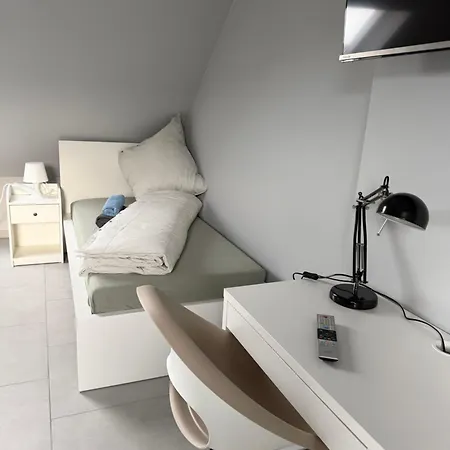 Appartement Wg-zimmer-monteurzimmer-ferienwohnung Bis 10 Personen *