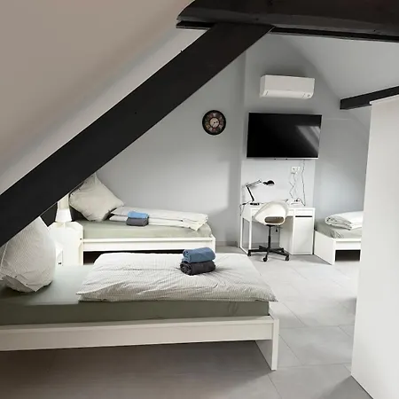 Wg-zimmer-monteurzimmer-ferienwohnung Bis 10 Personen *