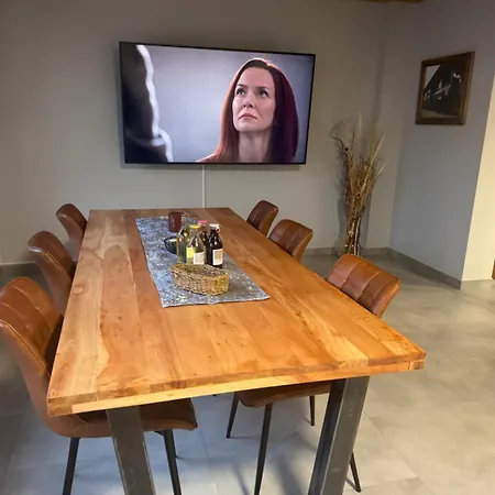 Wg-zimmer-monteurzimmer-ferienwohnung Bis 10 Personen Appartement