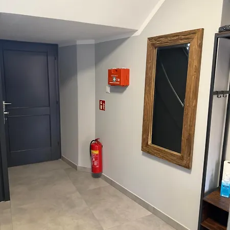 Wg-zimmer-monteurzimmer-ferienwohnung Bis 10 Personen Appartement *